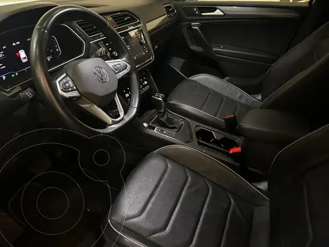 Volkswagen Tiguan 1.4L R-Line usado (2024) color Gris financiado en mensualidades(enganche $254,980 mensualidades desde $11,127)