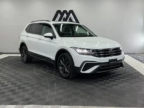 Volkswagen Tiguan Comfortline 5 Asientos usado (2023) color Blanco precio $459,999