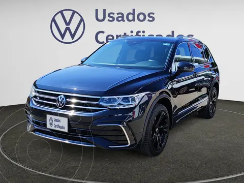 Volkswagen Tiguan 2.0L R-Line usado (2023) color Negro financiado en mensualidades(enganche $161,020 mensualidades desde $12,318)