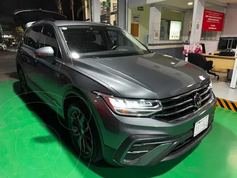 Volkswagen Tiguan Comfortline 5 Asientos usado (2023) color Gris financiado en mensualidades(enganche $95,000)