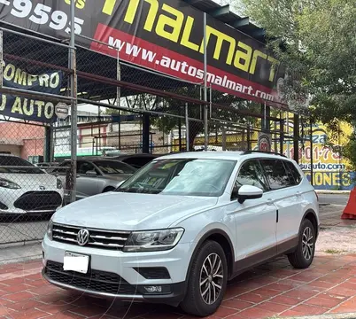 Volkswagen Tiguan Comfortline 5 Asientos Piel usado (2018) color Plata precio $325,000