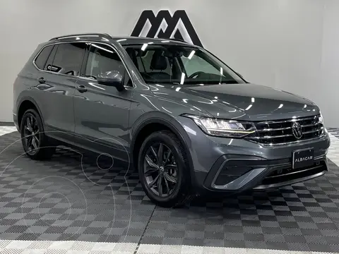 Volkswagen Tiguan Comfortline 5 Asientos usado (2023) color Gris precio $472,999