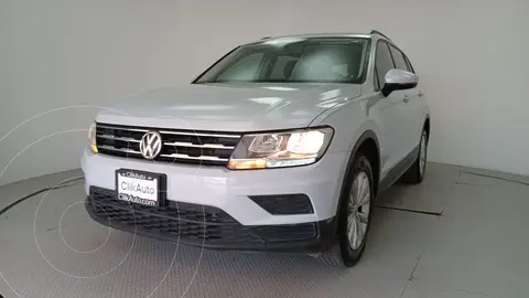 Volkswagen Tiguan Trendline usado (2018) color plateado precio $354,000