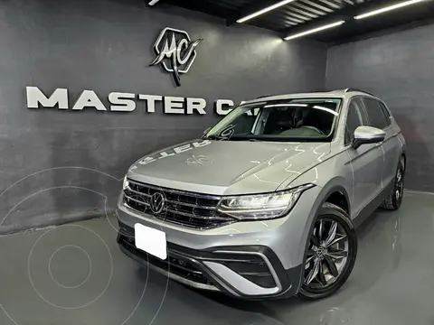 Volkswagen Tiguan Comfortline 5 Asientos usado (2024) color plateado precio $484,000