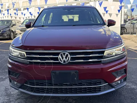 Volkswagen Tiguan Highline usado (2018) color Rojo Rubi financiado en mensualidades(enganche $93,300 mensualidades desde $12,270)