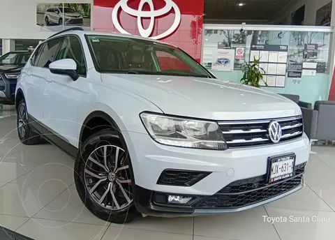 Volkswagen Tiguan Comfortline usado (2018) color plateado precio $320,000