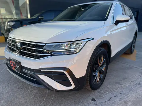 Volkswagen Tiguan Comfortline 5 Asientos usado (2024) color Blanco financiado en mensualidades(enganche $159,412 mensualidades desde $12,190)