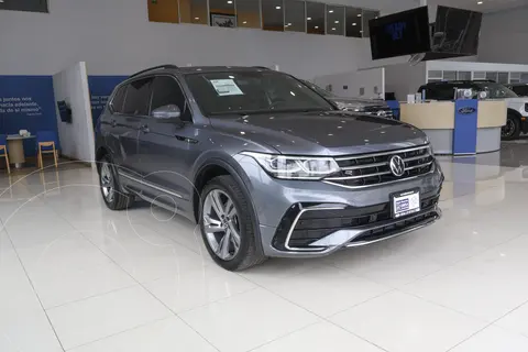Volkswagen Tiguan R-Line usado (2024) color Gris Platino financiado en mensualidades(enganche $145,972 mensualidades desde $11,833)