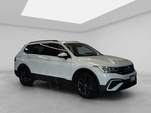 Volkswagen Tiguan Comfortline 5 Asientos usado (2022) color Blanco financiado en mensualidades(enganche $122,352 mensualidades desde $11,155)