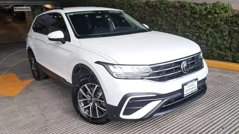 Volkswagen Tiguan Trendline Plus usado (2023) color Blanco financiado en mensualidades(enganche $200,640 mensualidades desde $8,442)