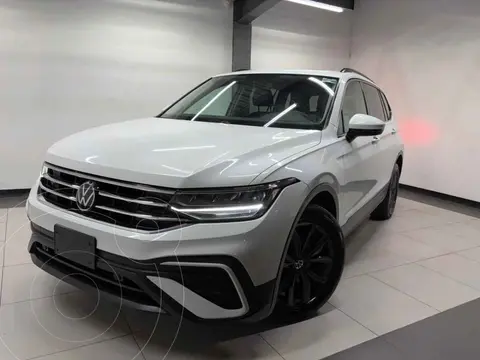Volkswagen Tiguan Comfortline 5 Asientos usado (2023) color Blanco precio $525,000