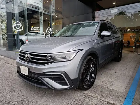 Volkswagen Tiguan Comfortline 5 Asientos usado (2022) color Plata precio $447,000