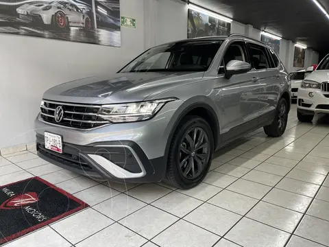 Volkswagen Tiguan Comfortline 5 Asientos usado (2022) color Plata precio $479,000