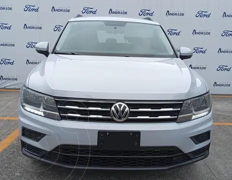 Volkswagen Tiguan Trendline Plus usado (2018) color Blanco financiado en mensualidades(enganche $68,200 mensualidades desde $7,735)