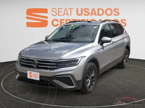 Volkswagen Tiguan Comfortline 5 Asientos usado (2023) color Plata precio $589,900