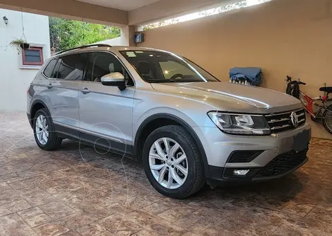 Volkswagen Tiguan Comfortline 5 Asientos Piel usado (2020) color Plata precio $370,000