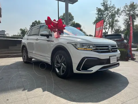 Volkswagen Tiguan 1.4L R-Line usado (2023) color Blanco precio $557,000