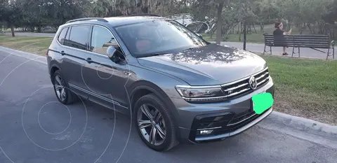 Volkswagen Tiguan R-Line usado (2021) color Gris Platino precio $465,000