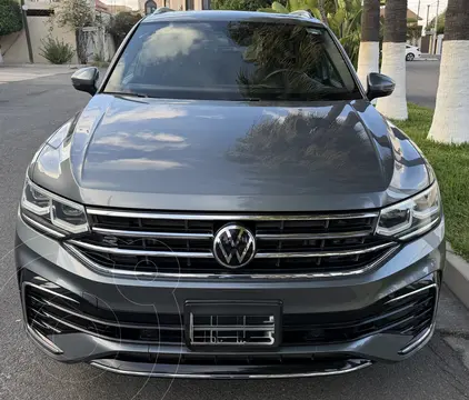 Volkswagen Tiguan 2.0L R-Line usado (2023) color Gris Platino precio $550,000