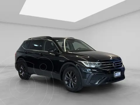 Volkswagen Tiguan Comfortline 5 Asientos usado (2023) color Negro financiado en mensualidades(enganche $130,528 mensualidades desde $11,901)