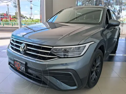 Volkswagen Tiguan Comfortline 5 Asientos usado (2024) color Gris financiado en mensualidades(enganche $162,138 mensualidades desde $12,399)