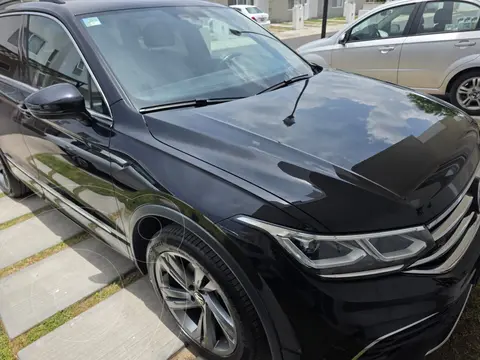 Volkswagen Tiguan 1.4L R-Line usado (2024) color Negro precio $603,700