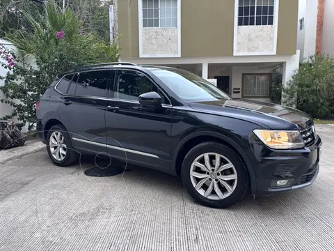 Volkswagen Tiguan Comfortline 5 Asientos usado (2021) color Negro Profundo precio $390,000