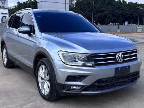 Volkswagen Tiguan Comfortline usado (2020) color Gris precio $360,000