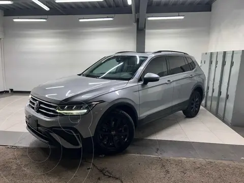 Volkswagen Tiguan Comfortline 5 Asientos usado (2022) color Plata financiado en mensualidades(enganche $99,000 mensualidades desde $9,766)