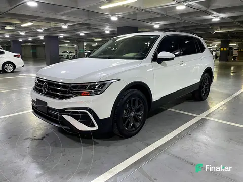 Volkswagen Tiguan Comfortline 5 Asientos usado (2024) color Blanco precio $495,000
