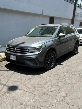 Volkswagen Tiguan Comfortline 7 Asientos usado (2022) color Gris Platino precio $438,000