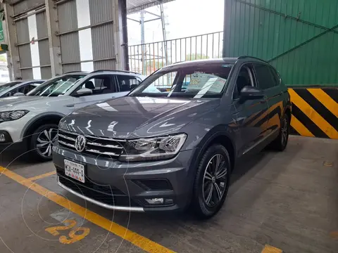 Volkswagen Tiguan Comfortline usado (2019) color Gris Platino financiado en mensualidades(enganche $100,500 mensualidades desde $7,500)