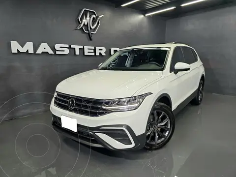 Volkswagen Tiguan Comfortline 5 Asientos usado (2023) color Blanco precio $494,000