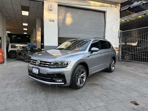 Volkswagen Tiguan R-Line usado (2020) color Plata financiado en mensualidades(enganche $90,000 mensualidades desde $12,572)
