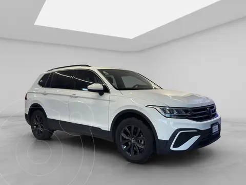 Volkswagen Tiguan Comfortline 5 Asientos usado (2024) color Blanco precio $549,000