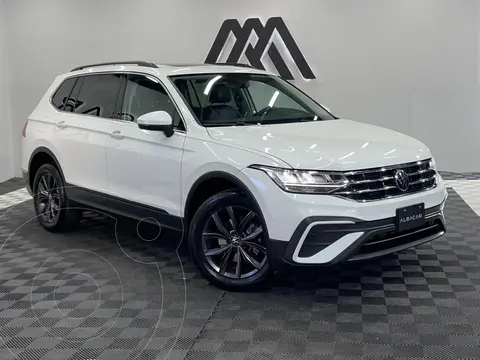 Volkswagen Tiguan Comfortline 5 Asientos usado (2024) color Blanco precio $589,900