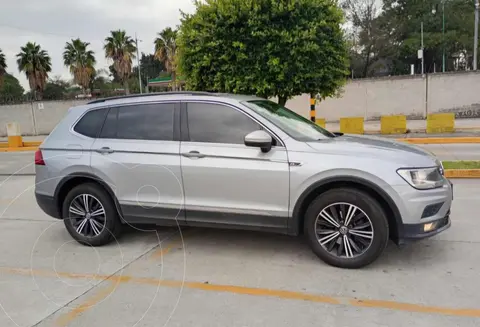 Volkswagen Tiguan Comfortline 5 Asientos Piel usado (2019) color Plata precio $330,000