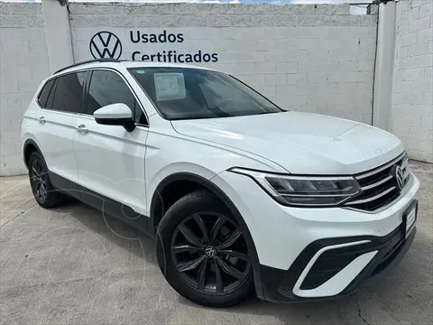 foto Volkswagen Tiguan Comfortline 5 Asientos usado (2023) color Blanco precio $529,900