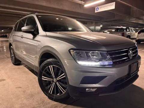 Volkswagen Tiguan Comfortline 5 Asientos Piel usado (2019) color Gris precio $385,000