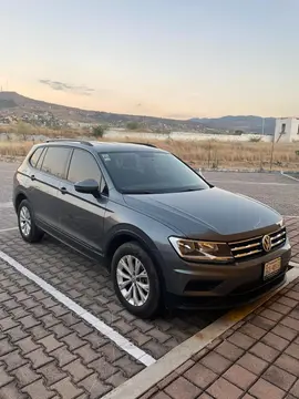 Volkswagen Tiguan Trendline usado (2018) color Gris Platino precio $290,000