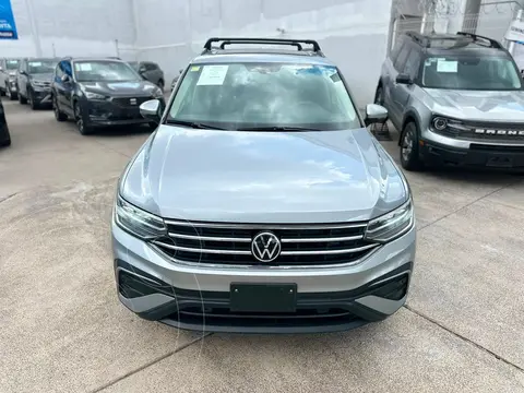 Volkswagen Tiguan Comfortline 5 Asientos usado (2023) color plateado precio $458,000