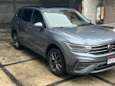 Volkswagen Tiguan Comfortline 5 Asientos Piel usado (2022) color Gris Platino precio $530,000