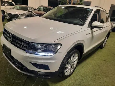 Volkswagen Tiguan Comfortline 5 Asientos Piel usado (2021) color Blanco precio $548,000