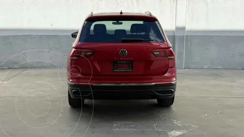 Volkswagen Tiguan Comfortline 5 Asientos usado (2024) color Rojo precio $559,000