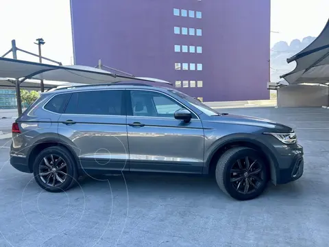 Volkswagen Tiguan Comfortline 7 Asientos usado (2023) color Gris precio $511,250