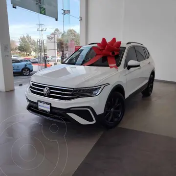 Volkswagen Tiguan Comfortline 7 Asientos usado (2024) color Blanco precio $529,900