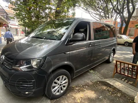 Volkswagen Transporter Pasajeros usado (2019) color Gris precio $345,000