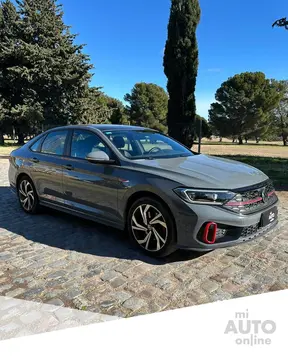 Volkswagen Vento GLI GLi 2.0 TSI DSG Nav usado (2024) color indigo precio $48.500.000