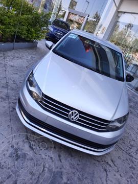 foto Volkswagen Vento Comfortline usado (2017) color Plata Dorado precio $185,000