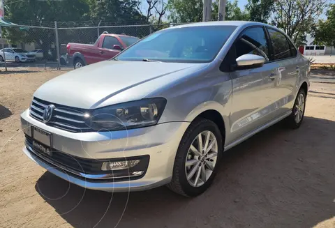 Volkswagen Vento Highline Aut usado (2018) color Plata Reflex precio $197,000